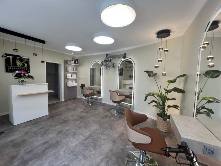 Blick in den Salon vom Eingang