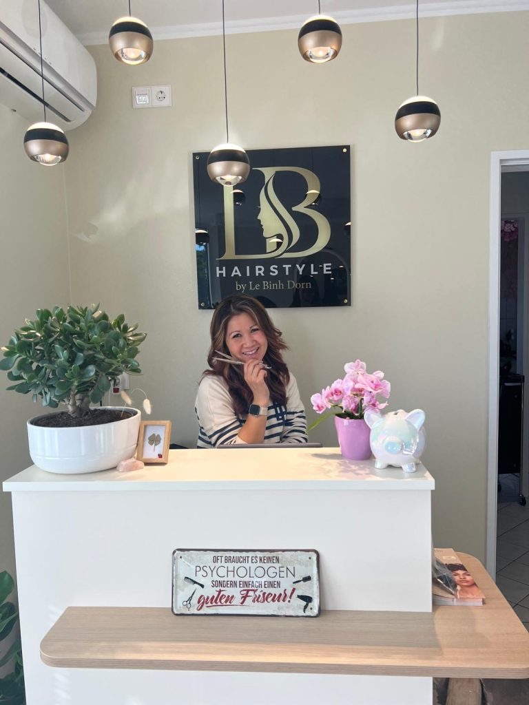 Prortraitbild von Le Binh Dorn mit Schere