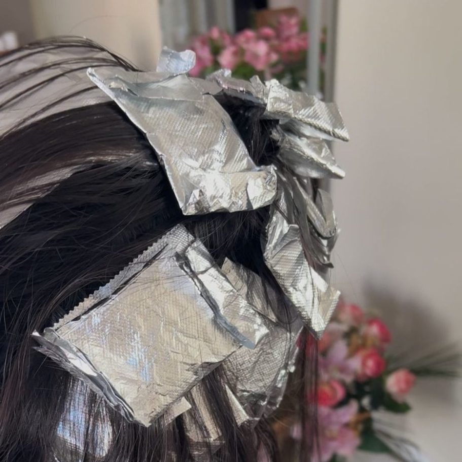 Haare mit Färbepäckchen